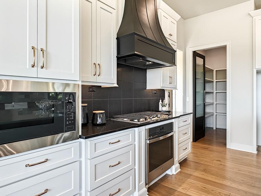 5807 N Lucerne Avenue — photo 20