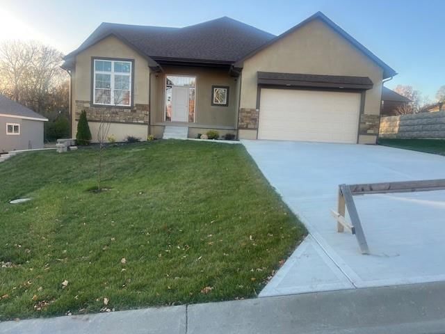 7402 Palmer Avenue — photo 1