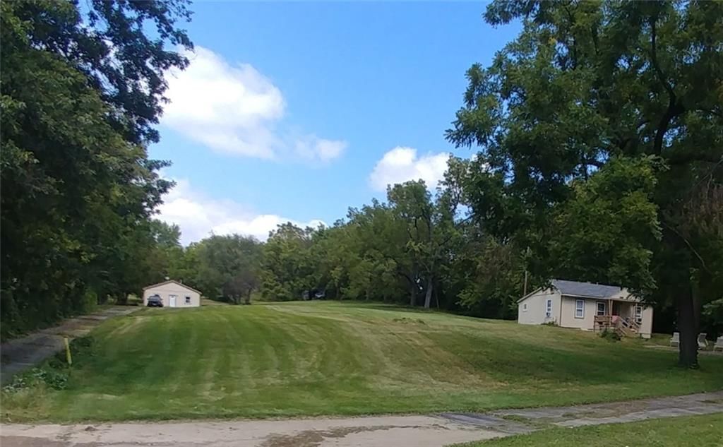 15918 & 15922 E Truman Road — photo 3