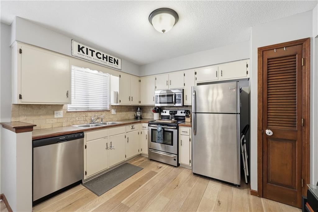 2608 NW Pembroke Court — photo 7