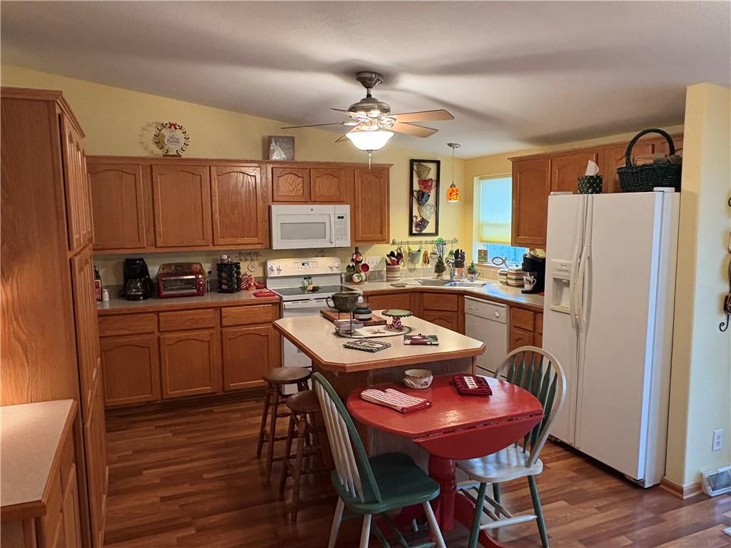 907 NE Cherry Court — photo 11