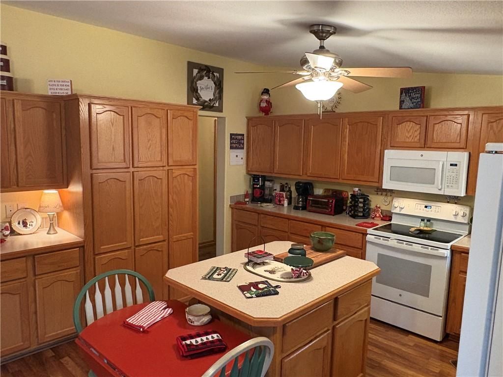907 NE Cherry Court — photo 12