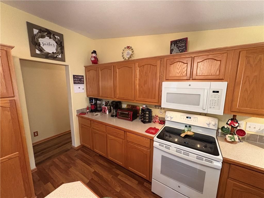 907 NE Cherry Court — photo 14