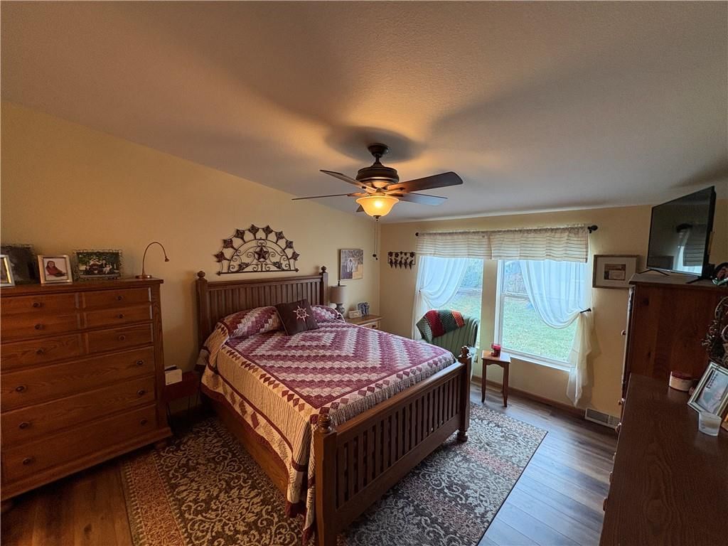 907 NE Cherry Court — photo 18