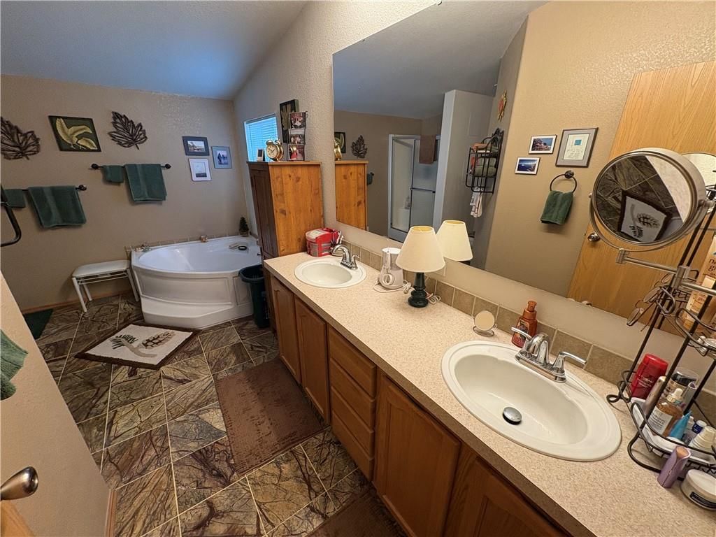 907 NE Cherry Court — photo 20
