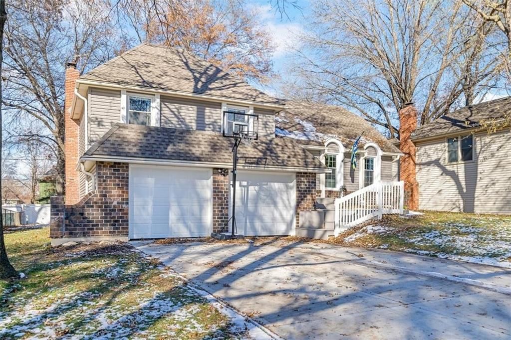 12418 W 100th Street — photo 2