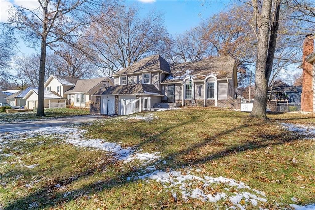 12418 W 100th Street — photo 3