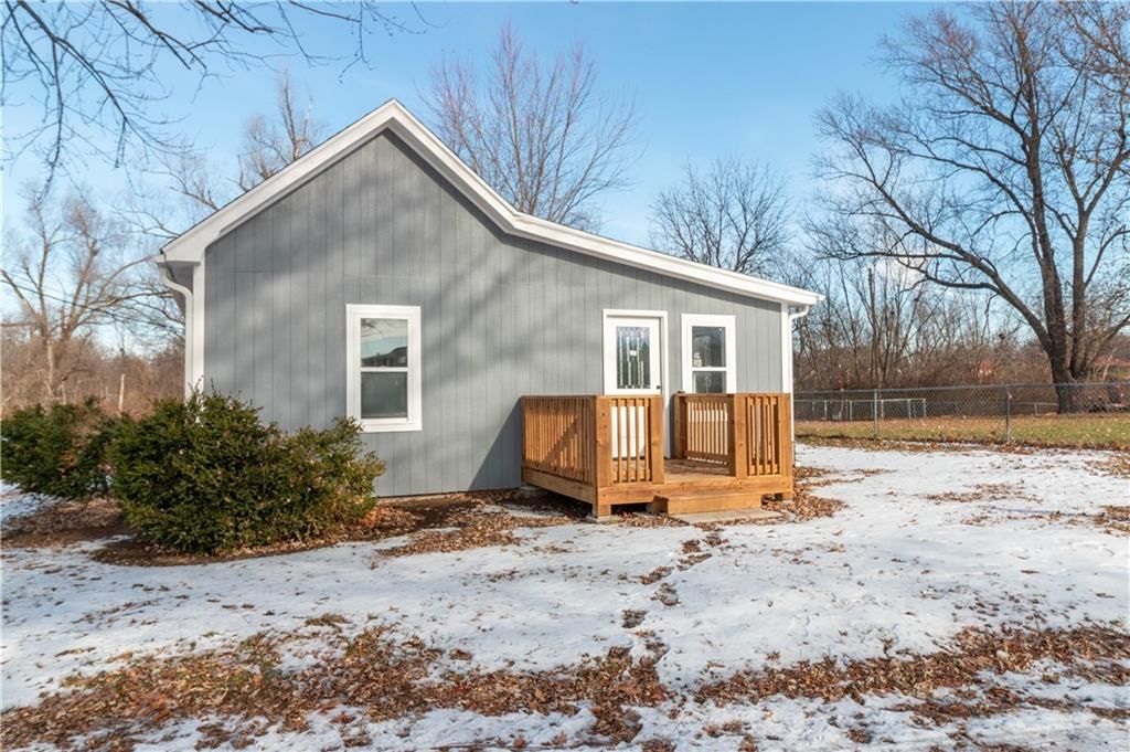 502 Whitney Avenue, Gower, MO