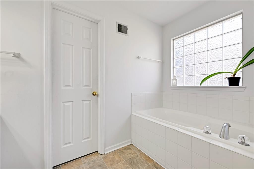 546 Hithergreen Drive — photo 15