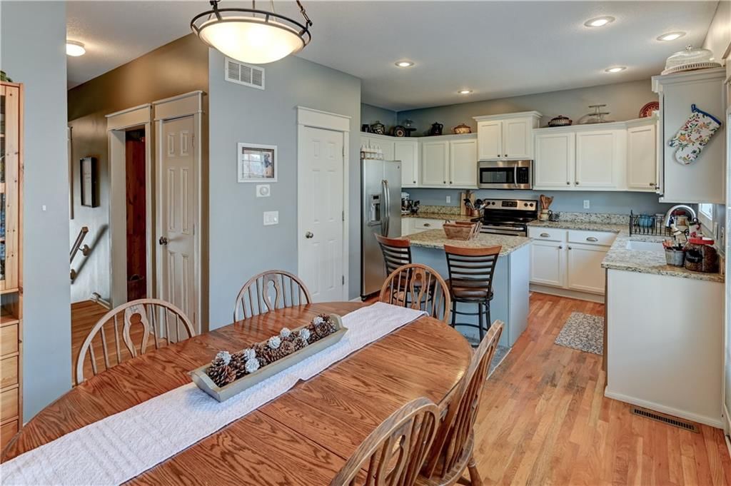 3002 Howell Street — photo 20