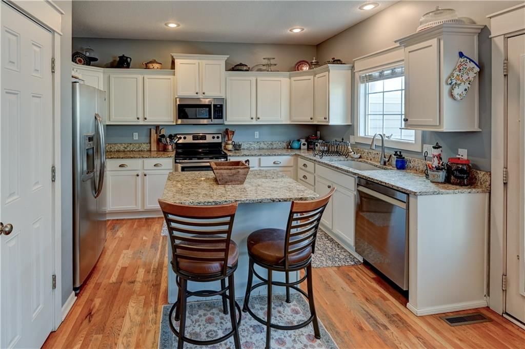 3002 Howell Street — photo 22