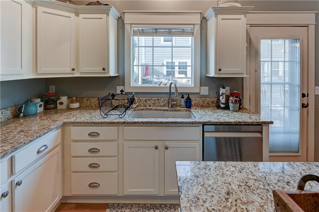 3002 Howell Street — photo 24