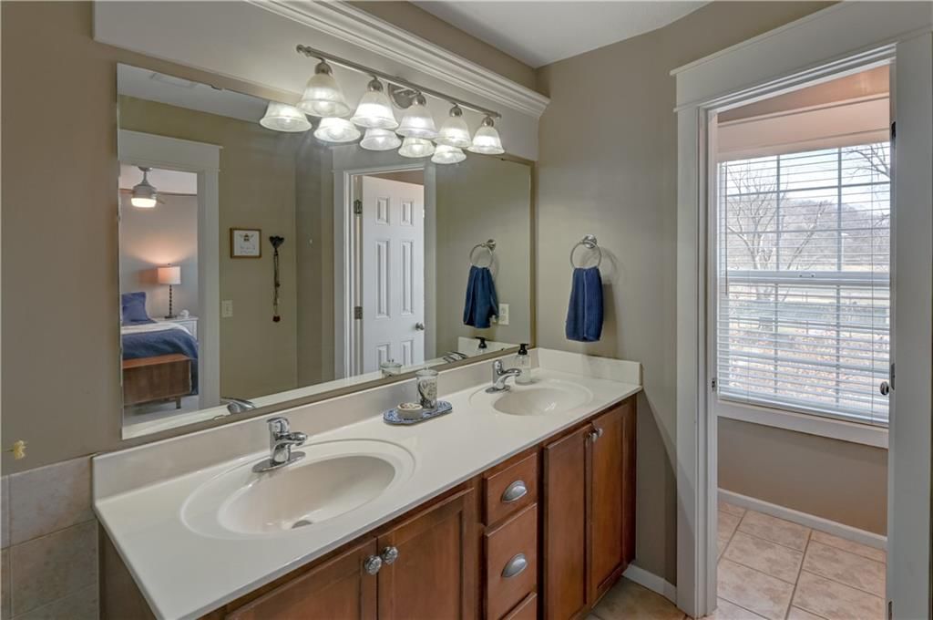 3002 Howell Street — photo 31