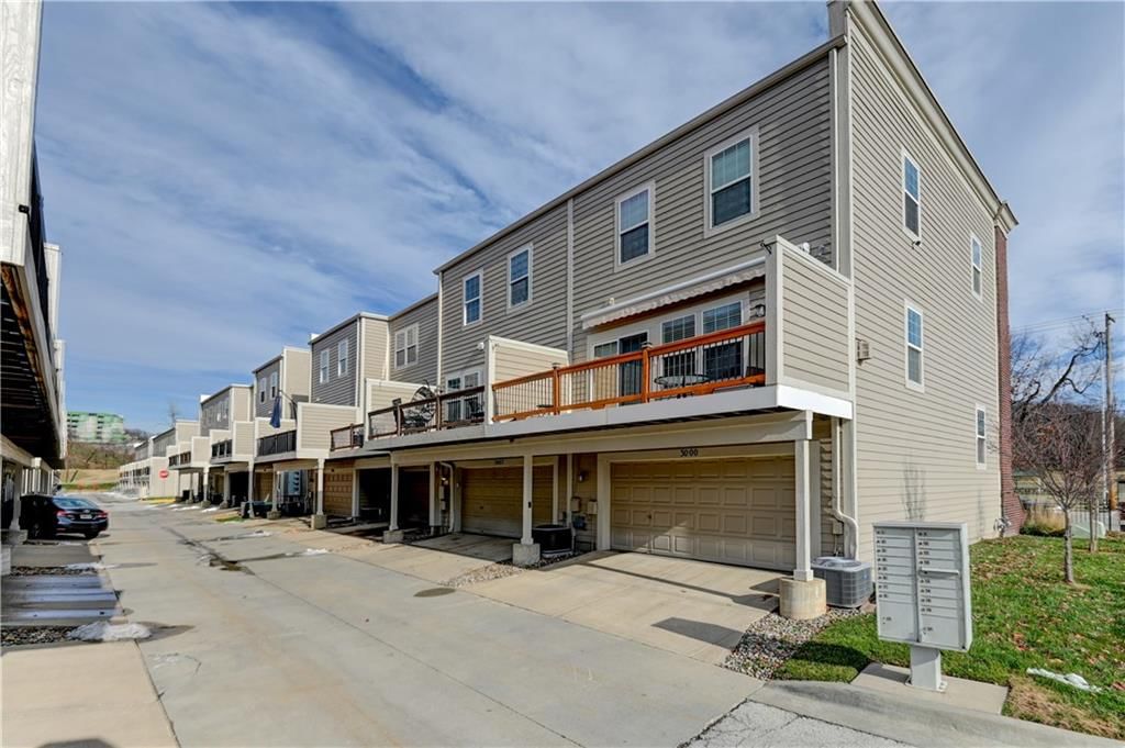 3002 Howell Street — photo 49