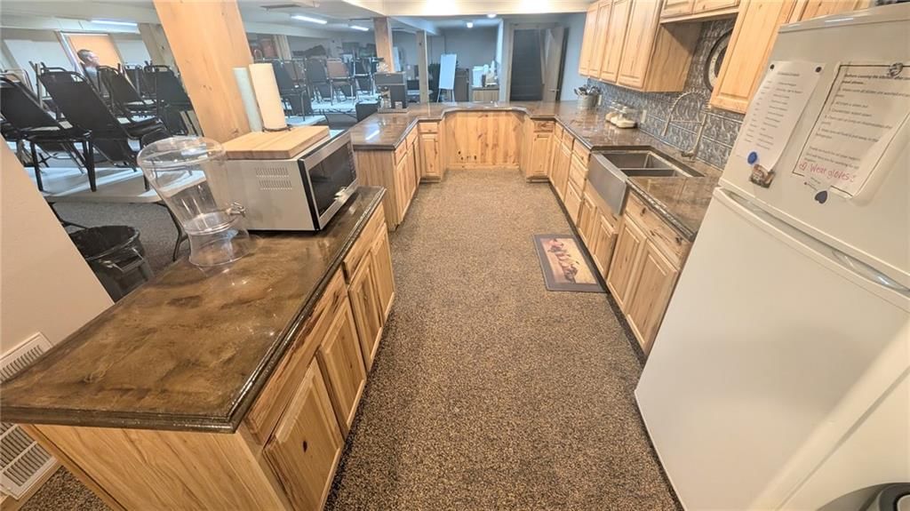 600 S Grand Avenue — photo 15