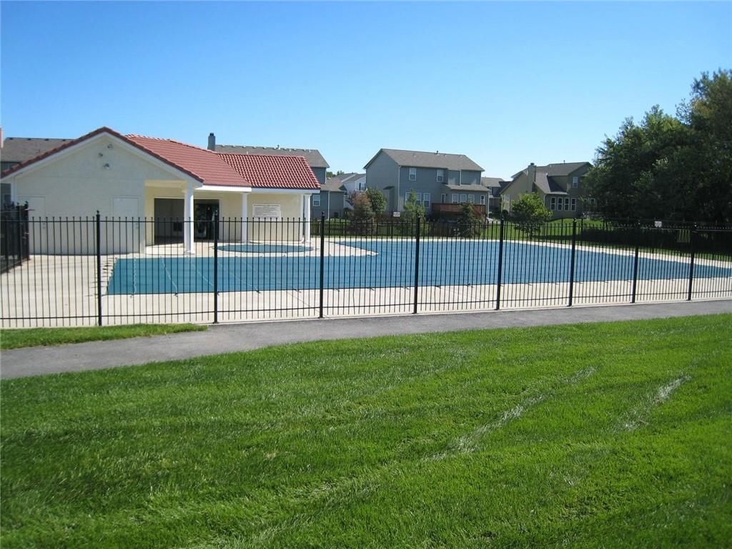 15950 S Avalon Street — photo 35