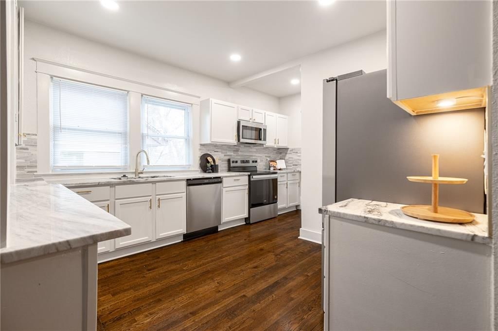 1319 E 28th Street — photo 16