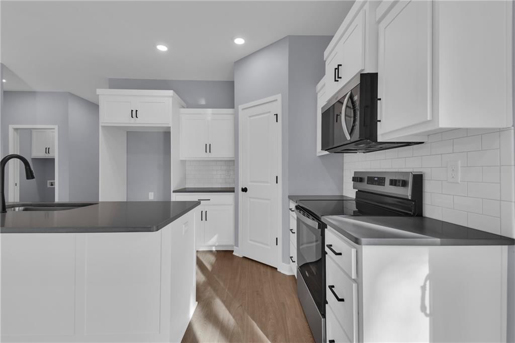 324 E 2nd Street — photo 10