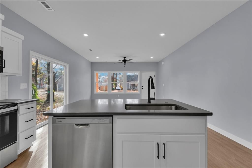 324 E 2nd Street — photo 11
