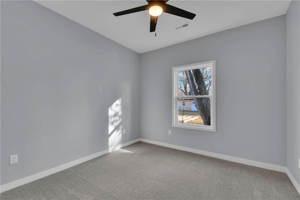 324 E 2nd Street — photo 19