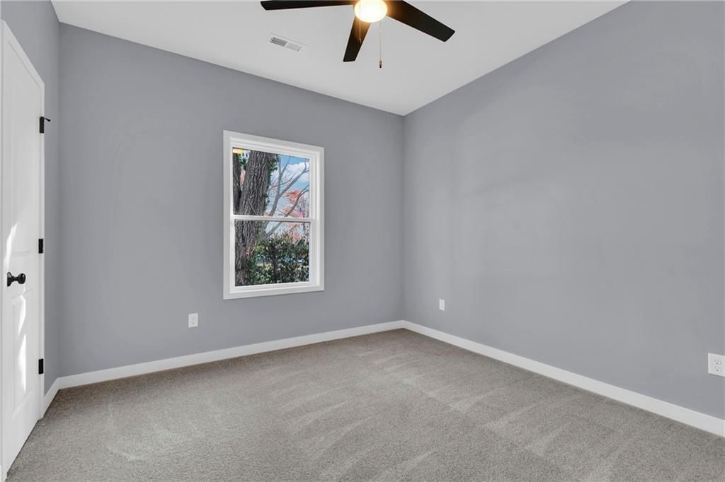 324 E 2nd Street — photo 22