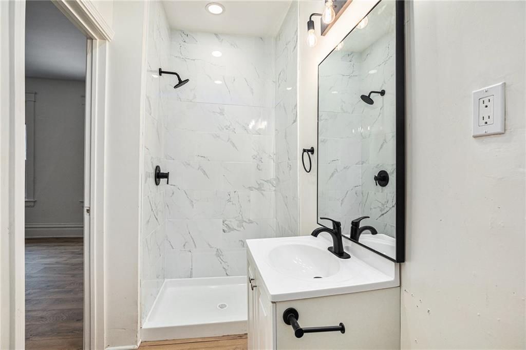 3916 Warwick Boulevard — photo 13