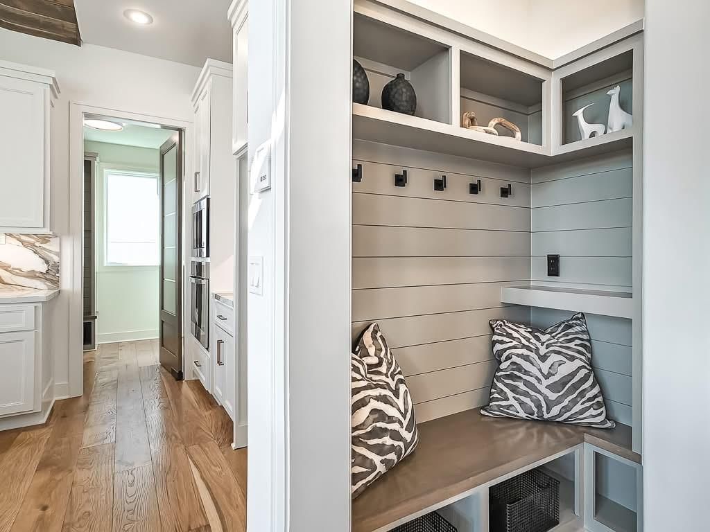 5831 Lentz Drive — photo 10