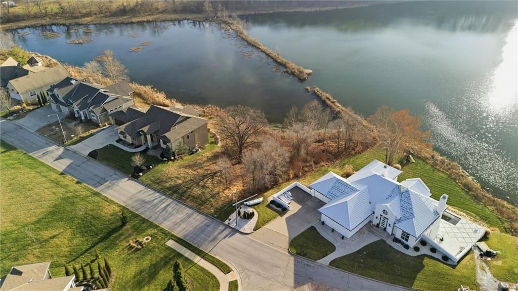 7017 Waters Edge Drive — photo 5