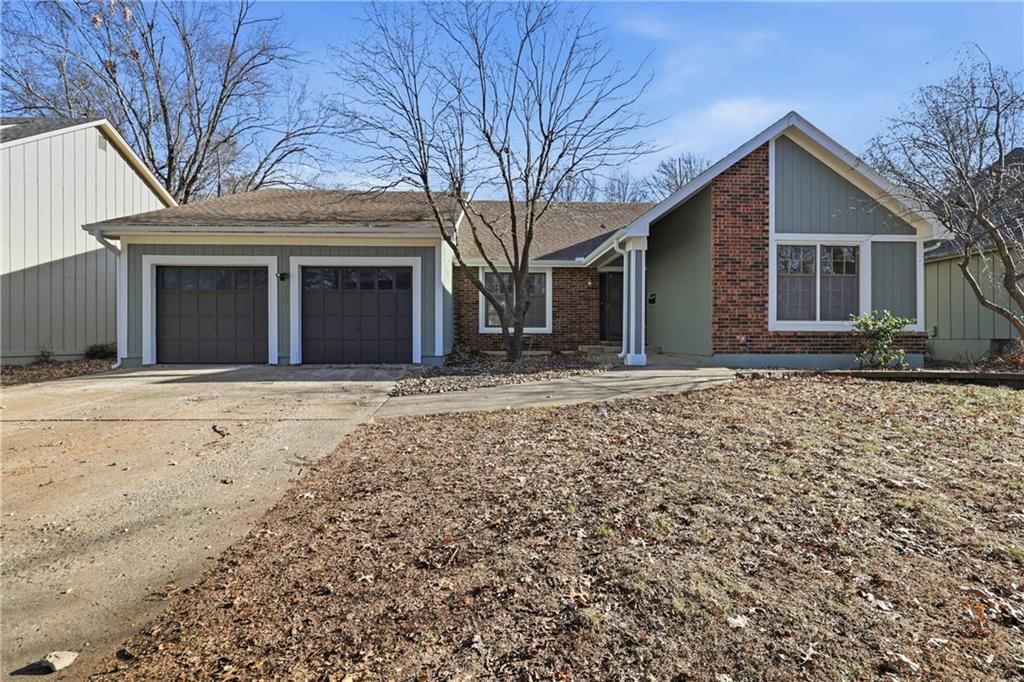 707 SW Savannah Drive, Lee's Summit, MO