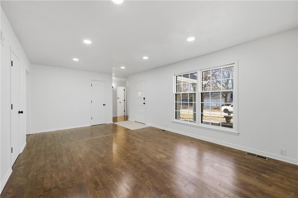 707 SW Savannah Drive — photo 2