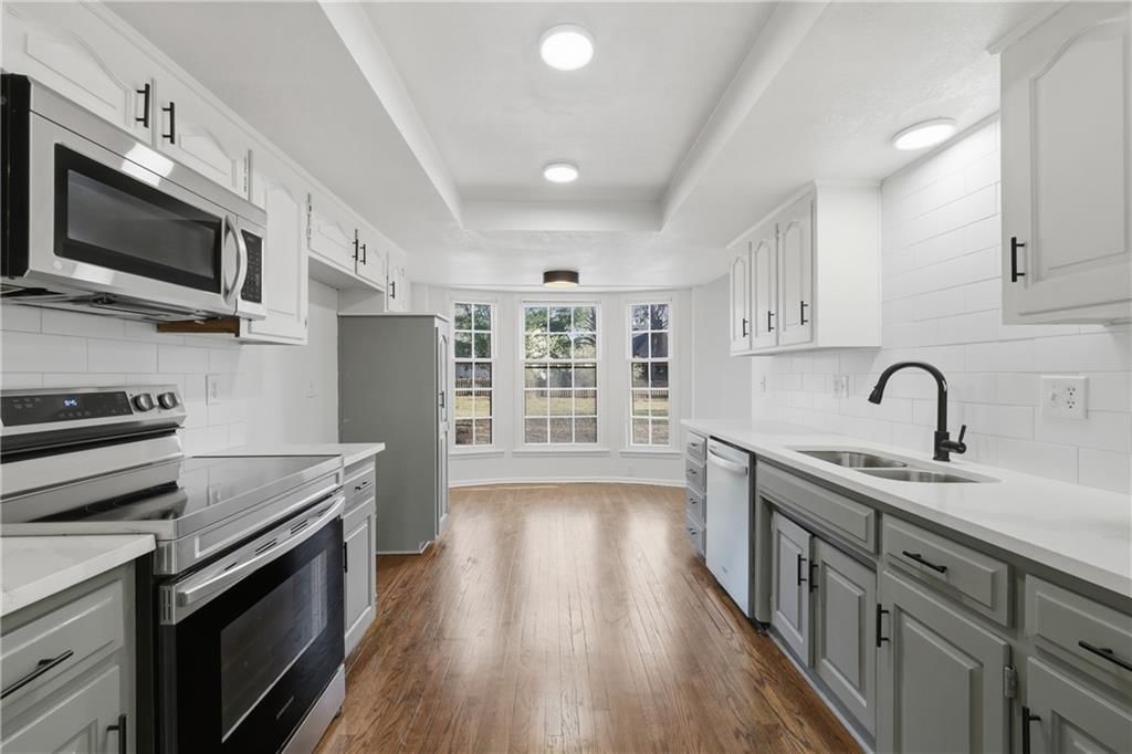 707 SW Savannah Drive — photo 3