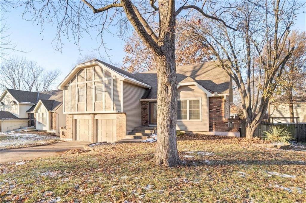 816 E Northview Street — photo 2