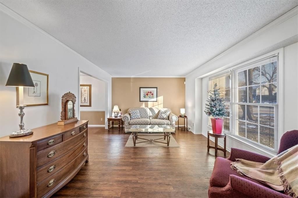 816 E Northview Street — photo 3