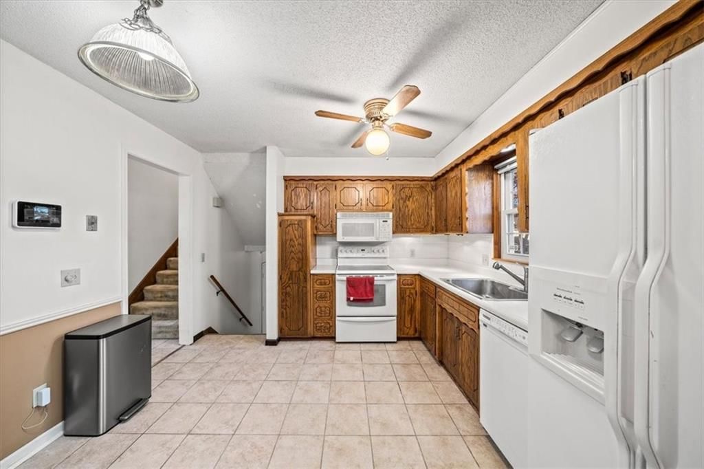 816 E Northview Street — photo 9