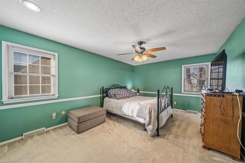 816 E Northview Street — photo 10