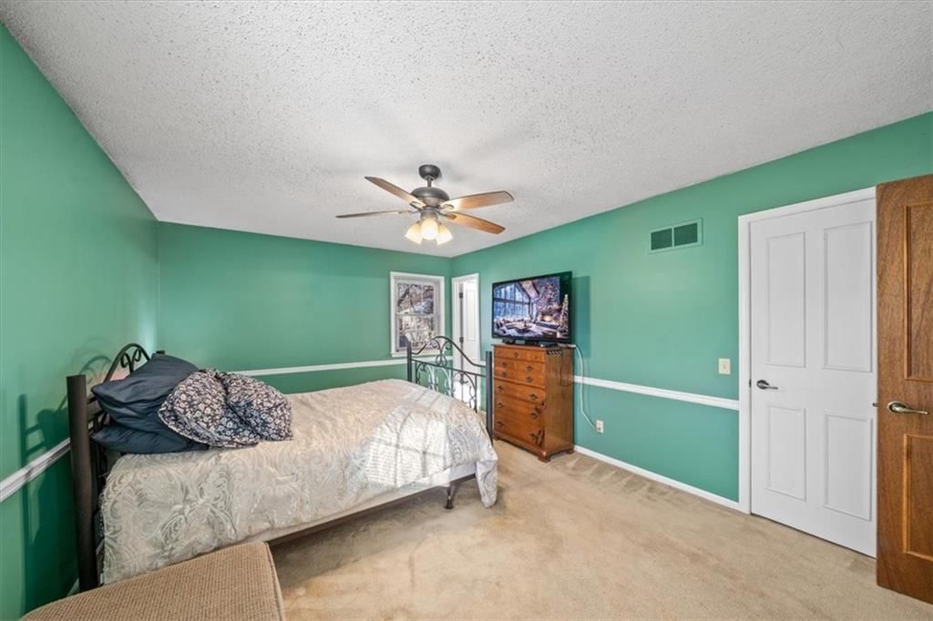 816 E Northview Street — photo 11