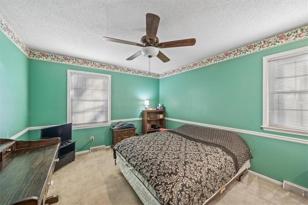 816 E Northview Street — photo 13