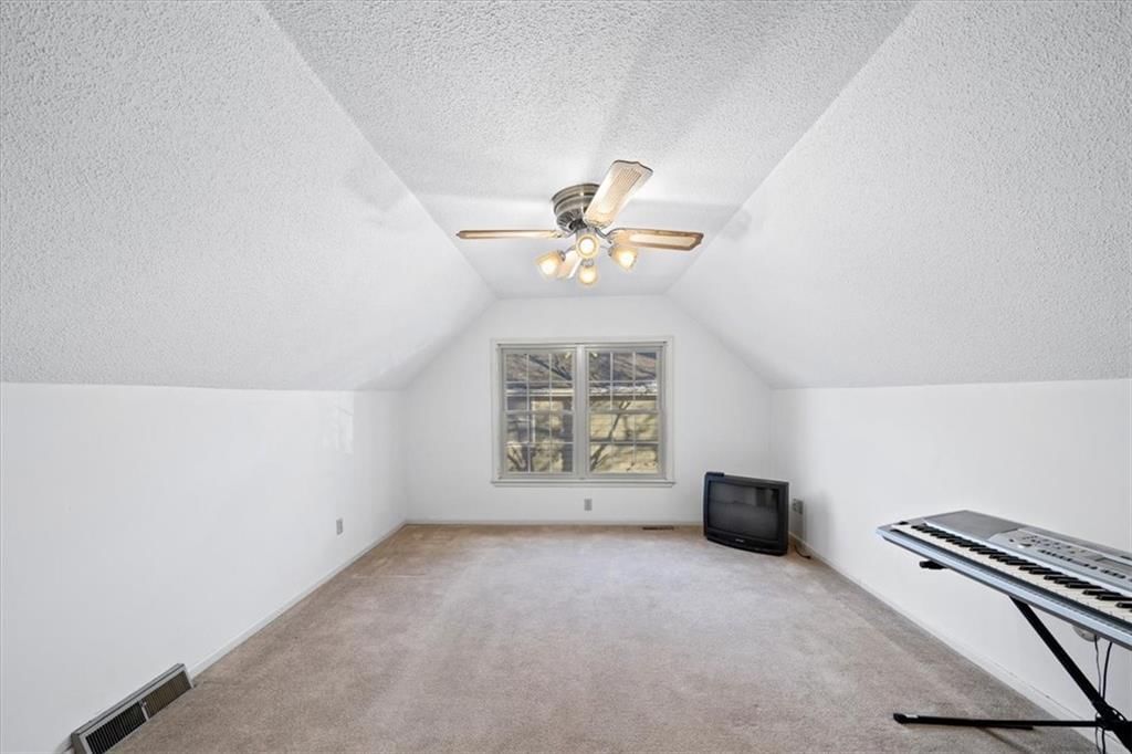816 E Northview Street — photo 16