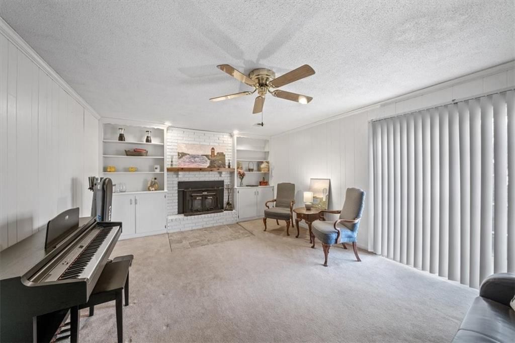 816 E Northview Street — photo 17