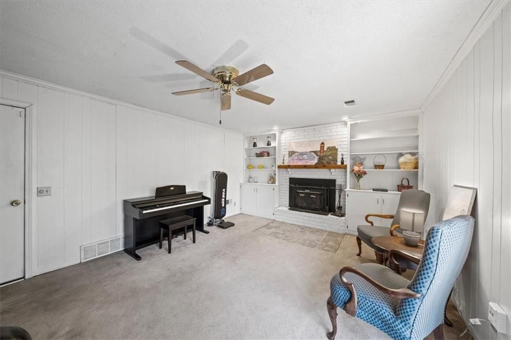 816 E Northview Street — photo 18