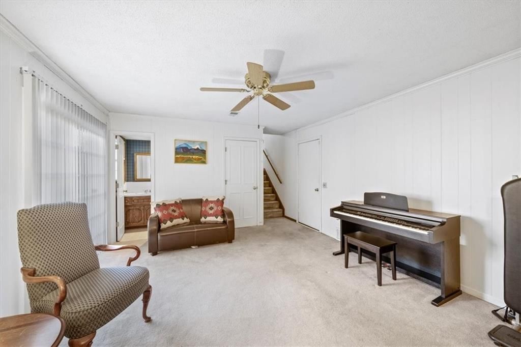 816 E Northview Street — photo 19