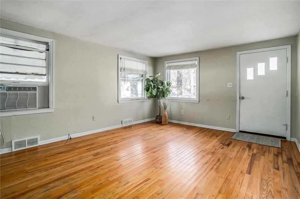 215 W North Avenue — photo 12