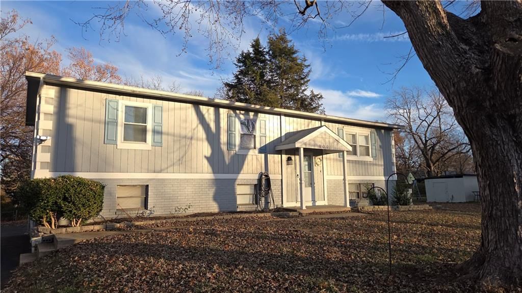 900 N Walker Lane, Olathe, KS