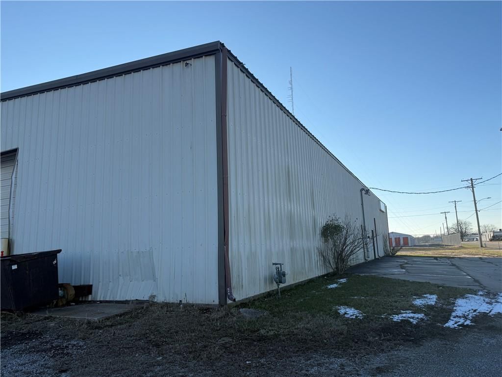 1605 W Maple Street — photo 46