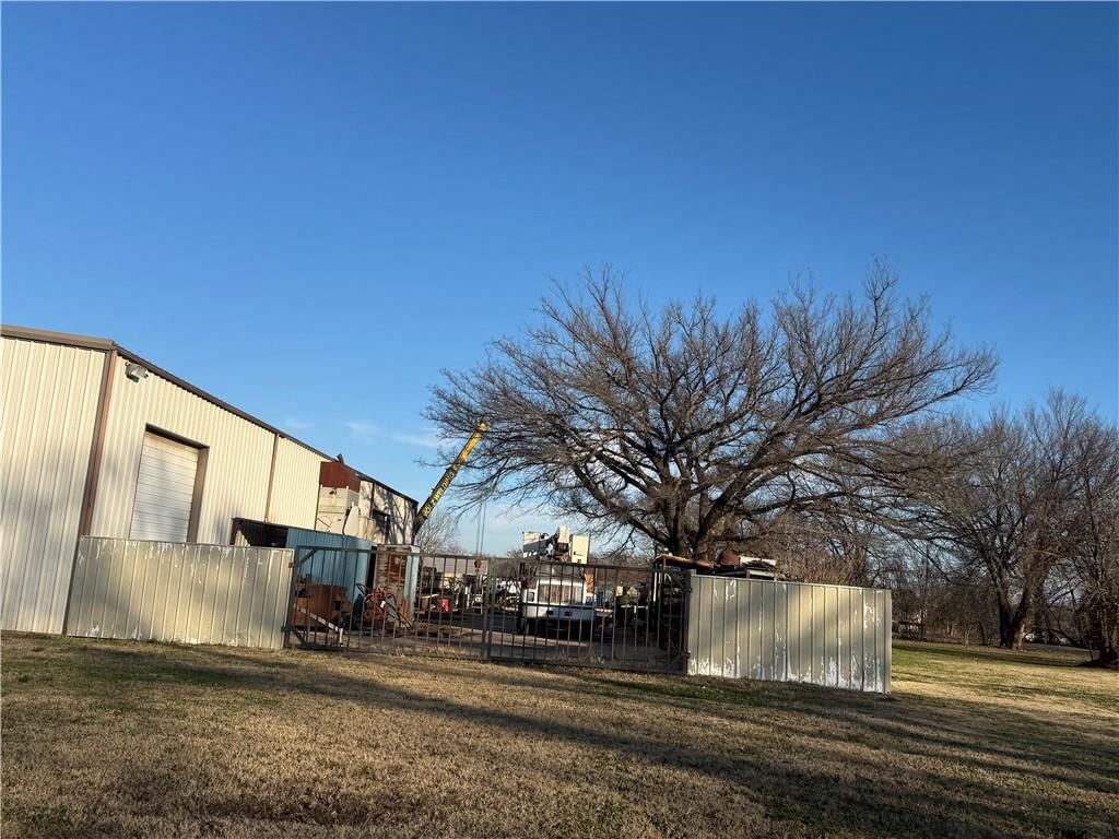 1605 W Maple Street — photo 48
