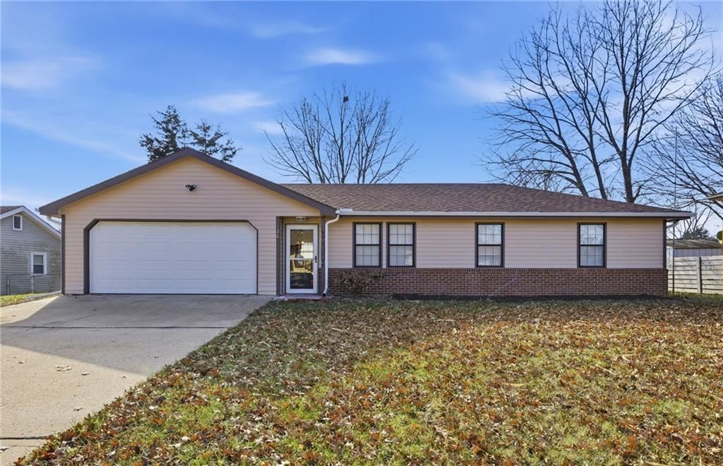 126 SE 240th Road, Warrensburg, MO