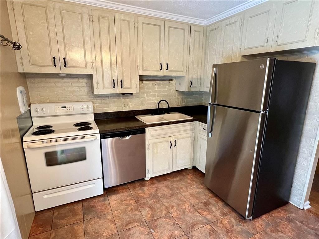 7714 James A Reed Road — photo 10
