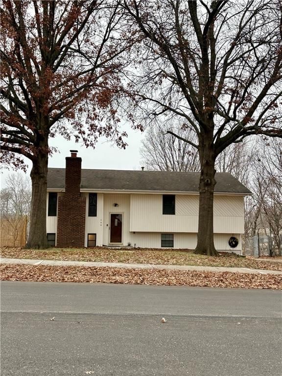 305 NE Sunnyside School Road, Blue Springs, MO