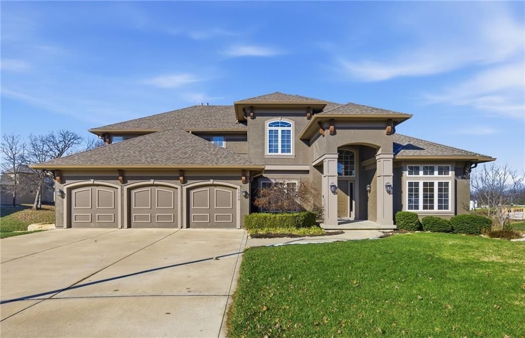 1729 NE Woodland Shores Court, Lee's Summit, MO