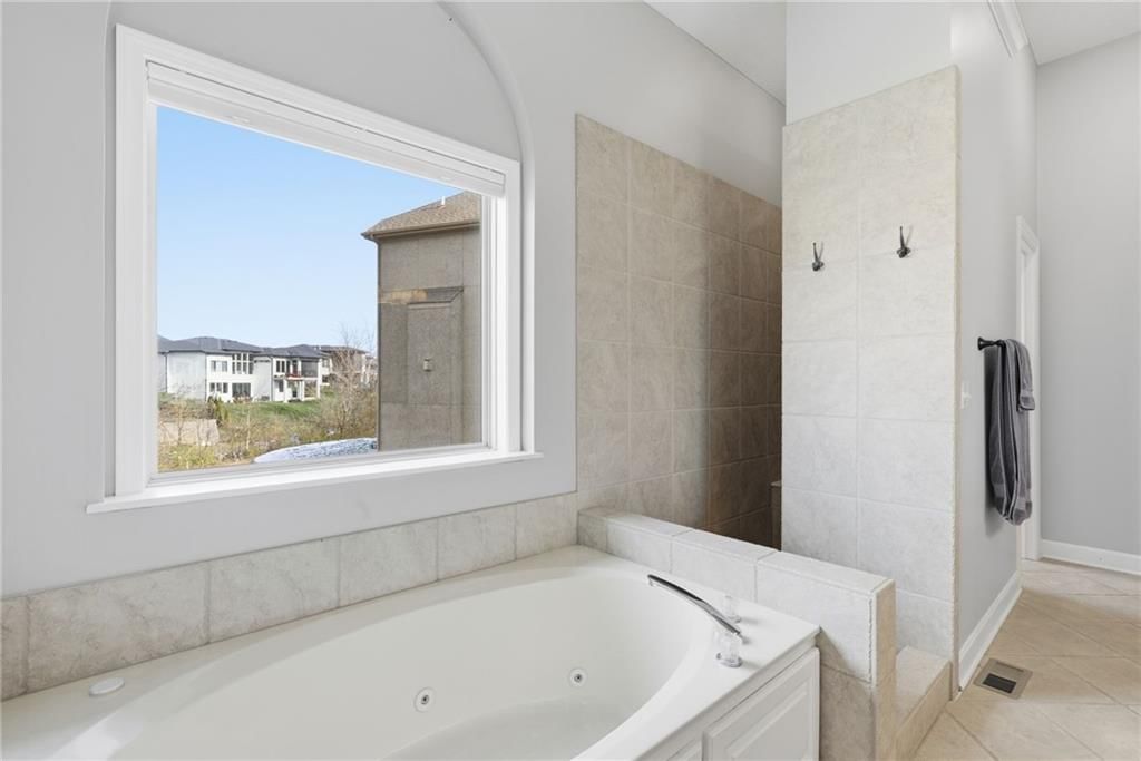 1729 NE Woodland Shores Court — photo 32